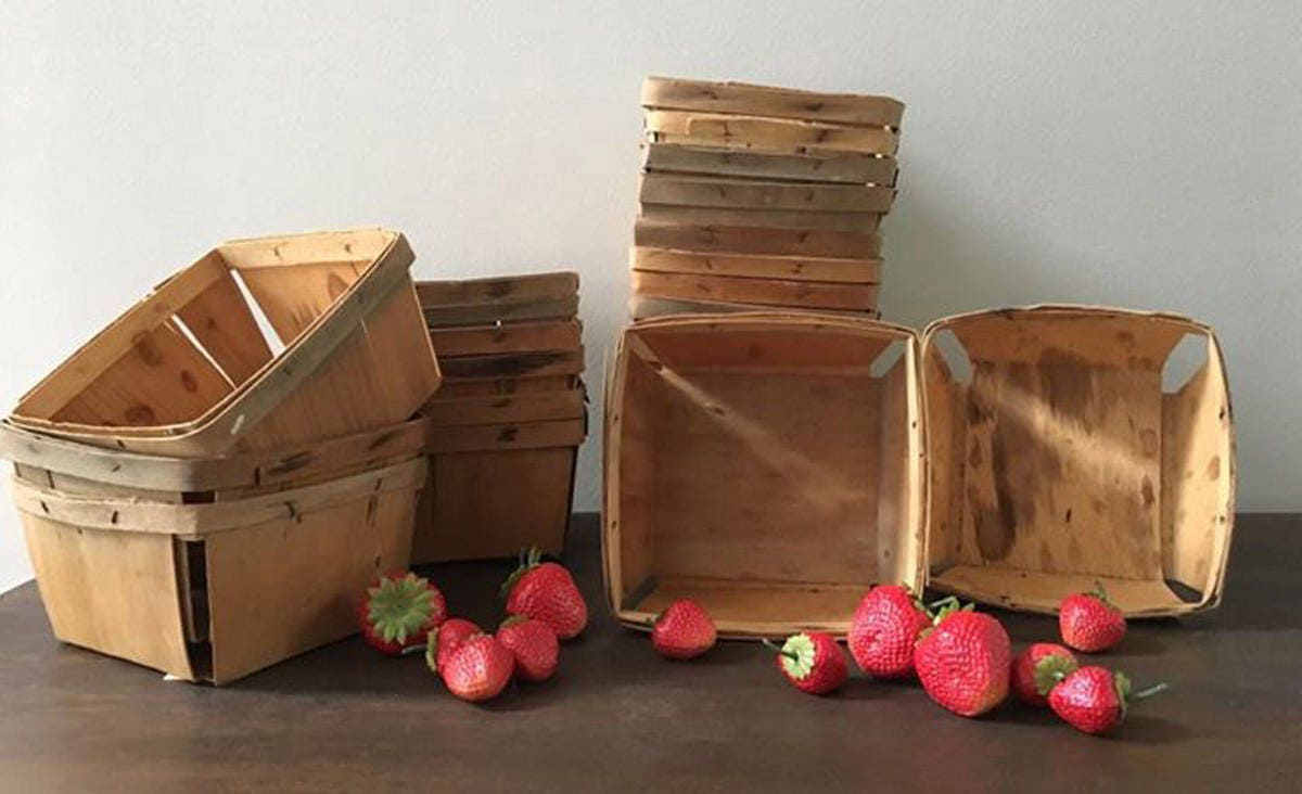 Vintage Wooden Berry Baskets / 1 Pint size / Farmers Market