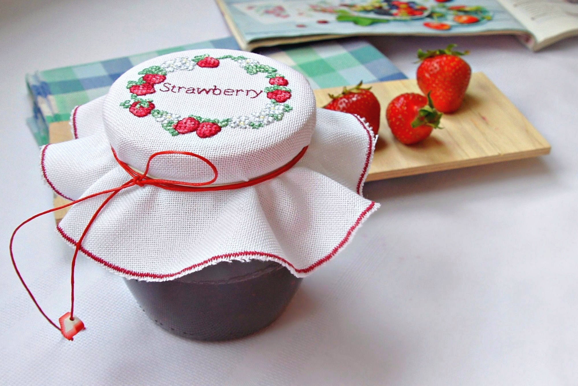 Strawberry Jar With Lid