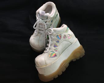 sneakers 90s style