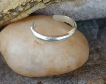The perfect toe ring. Smooth silver toe ring. Sterling silver toe ring. Open ring. Midi ring. Knuckle ring. The best toe ring. Simple silver