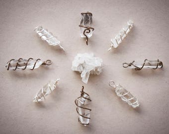 Himalayan crystal quartz pendant - Wirewrapped - Gemstones - Gift jewelry - Fairy jewels - Elfe necklace - Minimalist style