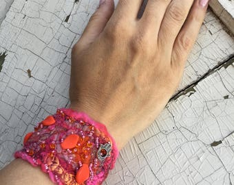 Bracelet, cuff, textile, jewellery,