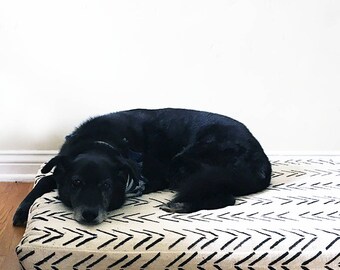 White Arrow African Mud Cloth Dog Bed >> Includes Matching Bandana