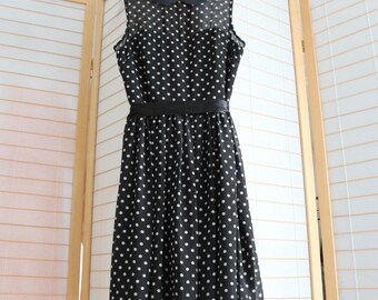 Betsey Johnson dotty dress size 4. Fits and flatters! Fun and flirty! Classic Betsey J.