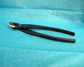 Kiku concave pruners for bonsai, other ornamental trees, shrubs, plants.
