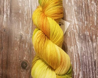Merino bamboo hand dyed yarn fingering weight 100g 436 yards indie dyed yarn black light reactive yarn yellow yarn green yarn variegated