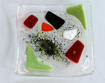 Small fused dish, red and green