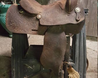Martha josey barrel racing saddle vintage #4470 75 the sadfle dosnt have the fur on the bottom came off nicely made very comfortable