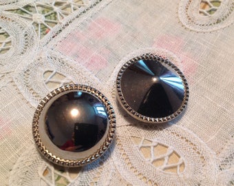 Set of two buttons silver vintage