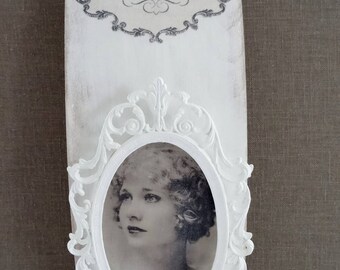 Wall Organizer in baroque frame