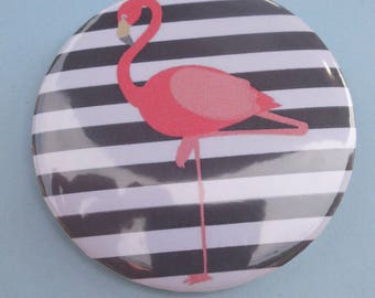 badge / brooch of 56 mm paper round shape