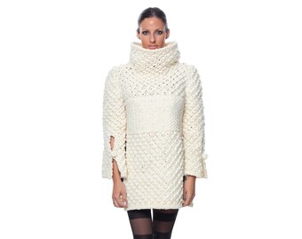 Large versatile neck Turtleneck Jersey sleeve and side open Sweater in wool fabric by q-bo27 Spain