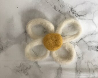 Needle Felted Flower Brooch, Daisy