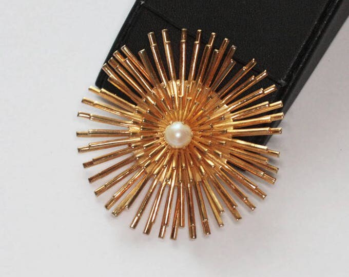 Retro Sunburst Brooch Faux Pearl Center Gold Tone Metal Vintage