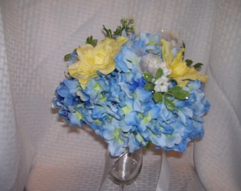 Horizon Blue Wedding Bouquet and Groom Boutonniere Floral Arrangement Yellow Bridesmaid Bridal Party Decorations