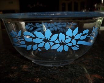 Blue Ribbon, Pyrex # 322, 1Quart/1Liter Mixing Bowl