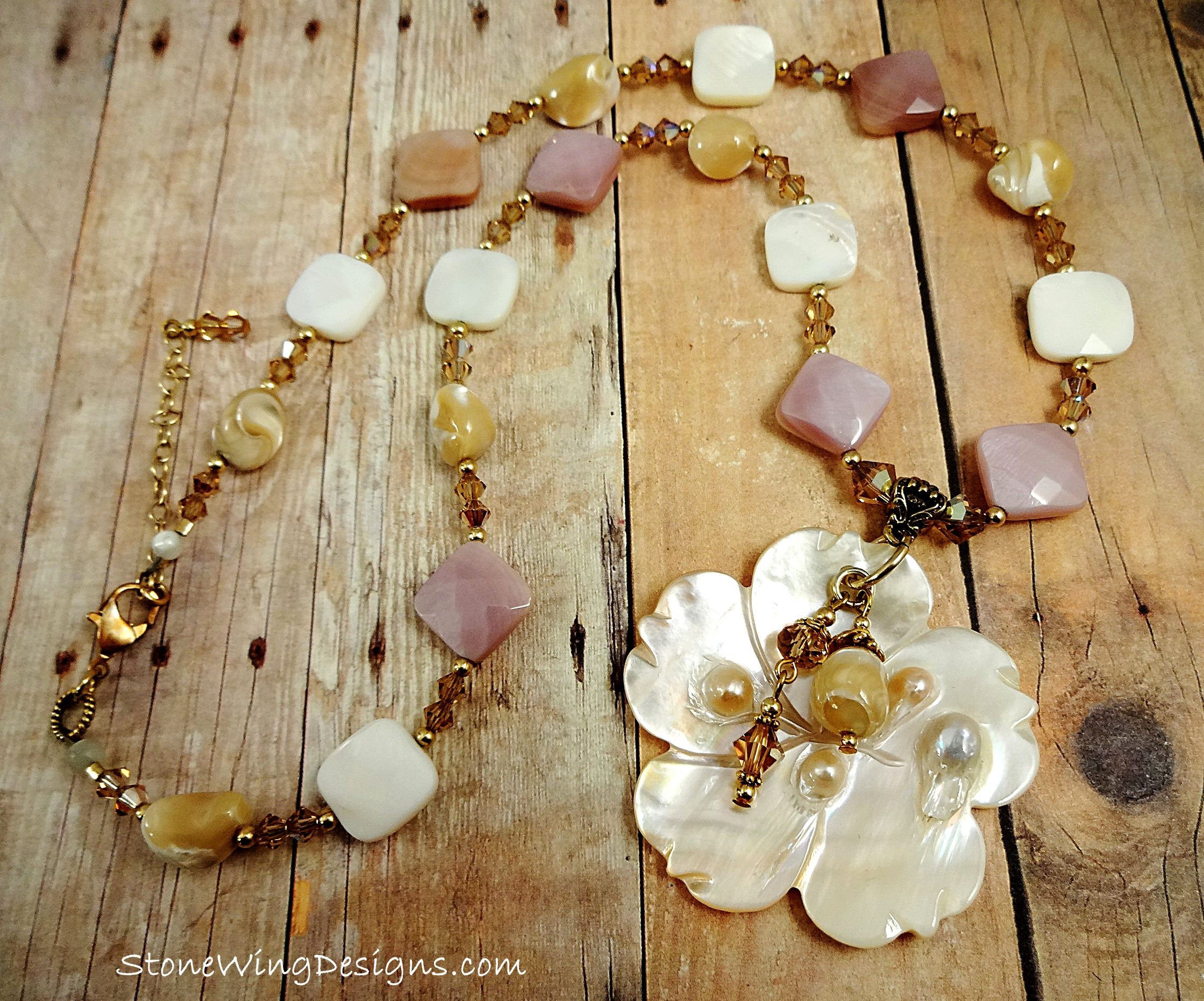GOING PLACES MOTHER OF PEARL NECKLACE main image 1