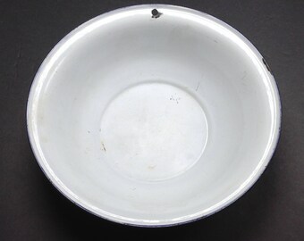 Round Enamelware Dish Pan Kockums K.E.R. Sweden 30 cm Porcelain Enameled Ware 11 5/8" x 3 3/8"