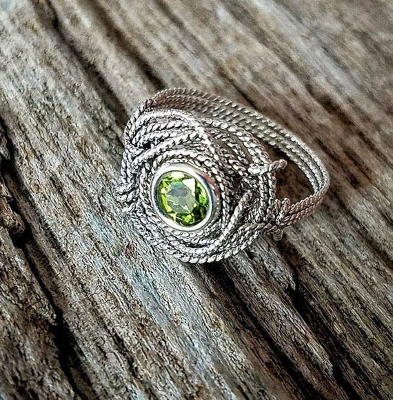 Natural Peridot Gemstone Argentium Silver Twist Wire Ring Size 8.0