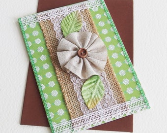 Carte Esprit Campagne - Voeux, Anniversaire, Invitation, Menu - Jute, Dentelle, Strass, Fleur Tissu Lin - Création d'artiste en pièce unique