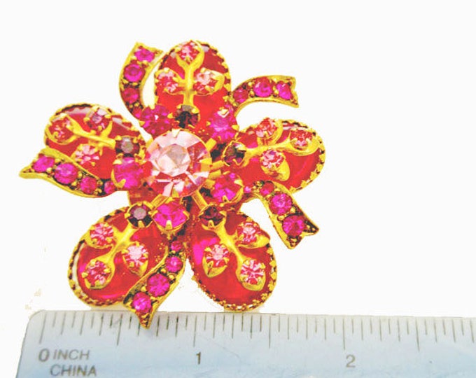 Pink rhinestone Brooch - Pronged Glass rhinestone - Flower with Bow - Floral Gold Metal pin - mid century