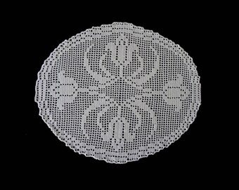 Vintage handmade crocheted table centerpiece doily -- white crocheted doily with tulips -- 17x15 inches / 43x38 cm