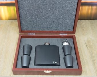 Personalized Flask Initials. Flasks for Groomsman, Christmas Gift, shot glasses, Flask For Men, Flask Set Groomsmen. Groomsmen Flask