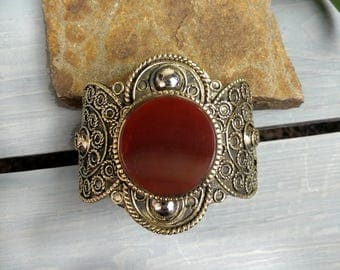 Aqeeq cuff bracelet,Carnelian gold tone cuff,Tribal aqeeq cuff bracelet,Carnelian gemstone,Ethnic tribal bracelet