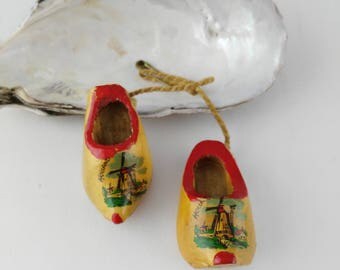 Wooden Clogs Brooch, Souvenir of Holland, Dutch Clogs Brooch, Gift under 25, Old Clogs Brooch, Wooden Clogs Pin, Dutch Souvenir