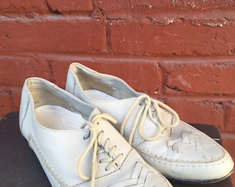 Leather oxford shoes, 70s, cross-hatch top, secretary shoes, preppy, 8 1/2-9, *vintage*