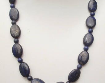 Lapis lazuli gemstone necklace 114