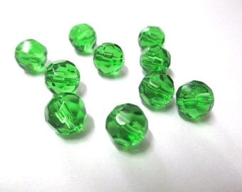 10 faceted green glass 8mm