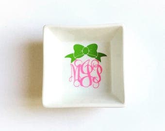 Personalized Monogram with a Bow Petite Square Ring Dish, Monogram Ring Dish, Personalized Ring Dish, Monogram Jewelry, Monogram Bow,