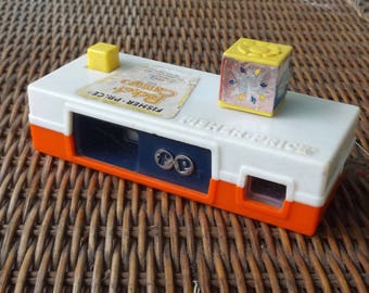 Vintage Fisher Price Pocket Camera, 1970s Toy, 1970s Fisher Price Camera, A Trip to the Zoo, Camera Slide Show, Picture Camera, Vintage Toy