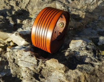 Vegetable tanned leather strap.