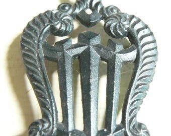 Vintage H. Burns Cast Iron Lyre Trivet 9-25 4 inch Rustic Kitchen Decor Wall Hanging