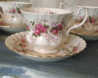 ROYAL ALBERT tea cups and saucers. X6