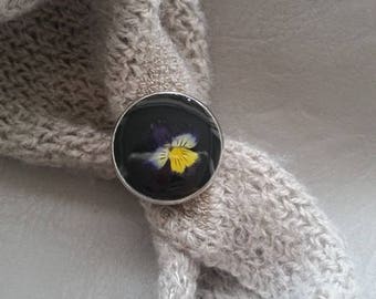 Round Ring 2 cm in resin and dried Pansy flowers