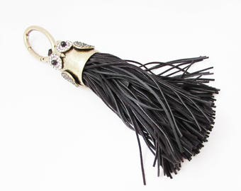 TC-04 TASSEL CHARM
