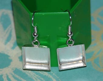 Square earrings with bezel in sterling silver plate