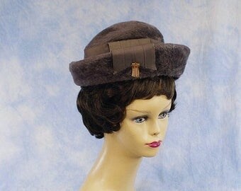 ON SALE Vintage 60s Grey Fur Felt Breton Madeline Style Hat, Martelle Body, Size 21 22
