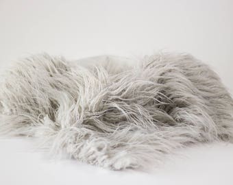 Light Gray Faux Flokati Fur, Fur Blanket, Photography Prop, Faux Fur Rug, Newborn Fur, Newborn Baby Photography