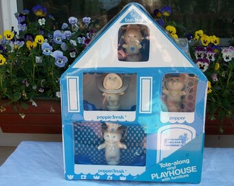 Vintage 1974 Tote Along Vinyl Playhouse With Furniture Pillsbury Poppin Fresh Family NIB Never Used Dough Boy