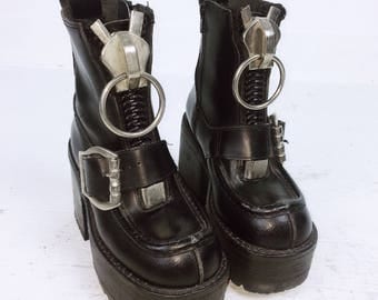 90's XL Zipper O-Ring Pull Goth Leather Buckle Industrial Chunky Platform Boots // 6