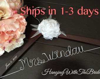Bride hanger, Personalized Wedding hanger, custom wire hanger, bridal hanger, bride gift, bridesmaids gift, custom made hanger