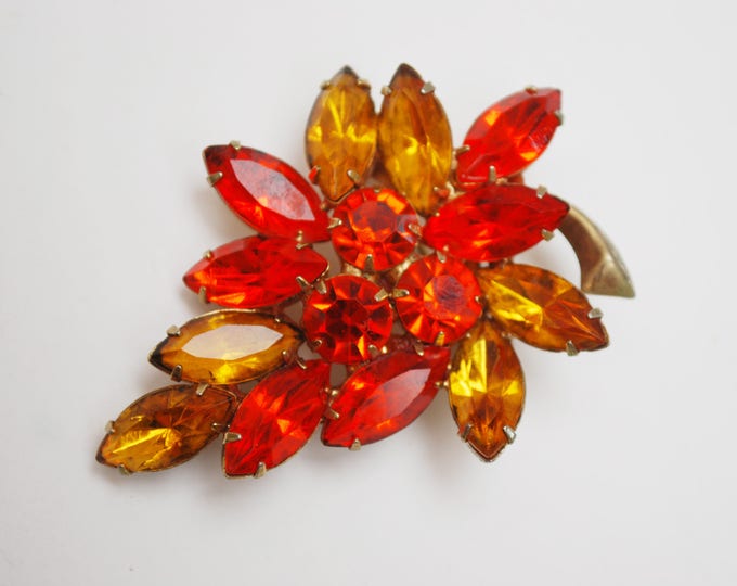 Rhinestone brooch -Ornage and Yellow Crystal - Gold metal, - mid century floral pin