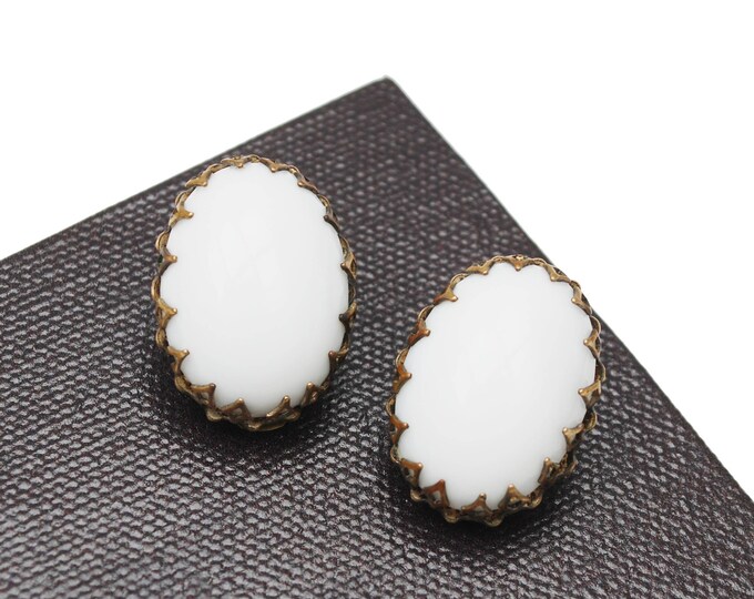 Miriam Haskell Signed - White pearl lucite Cabochon - Brass Gold - Clip on earrings