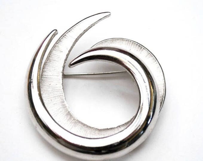 Crown Trifari Swirl Brooch - Silver tone - Mid century Modern pin