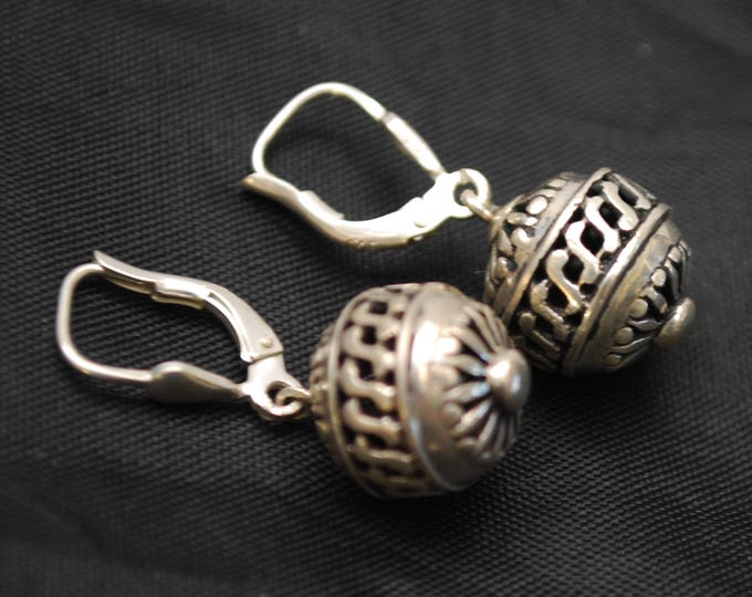 Sterling Filigree ball Dangle Earrings - Silver drop earring -letter B - Boho gypsy