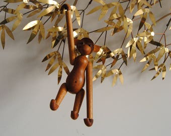 7" Teak Monkey Schooline